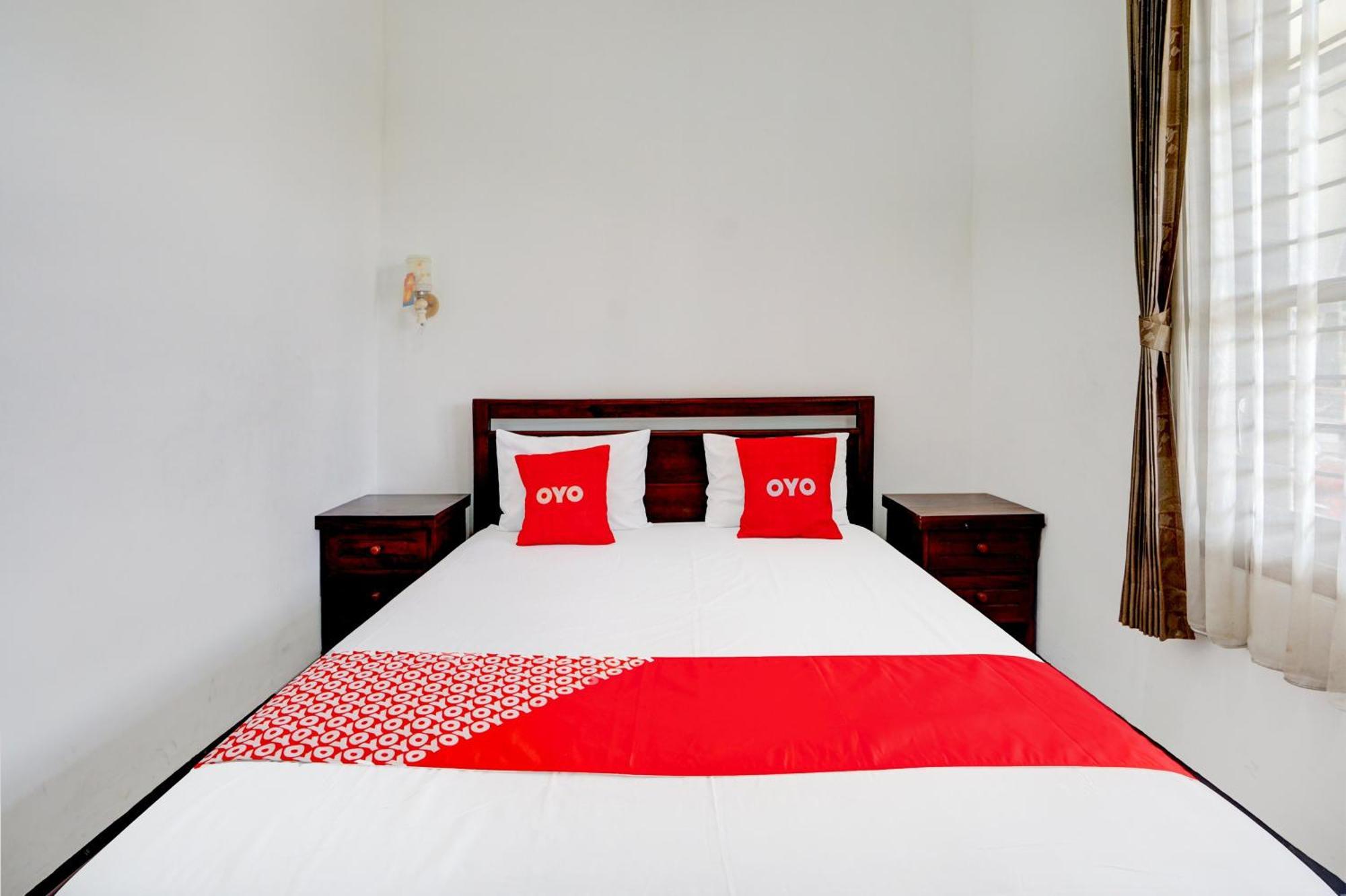 Oyo Life 93083 Nova Jaya 3 Homestay Syariah Lamongan Exterior foto