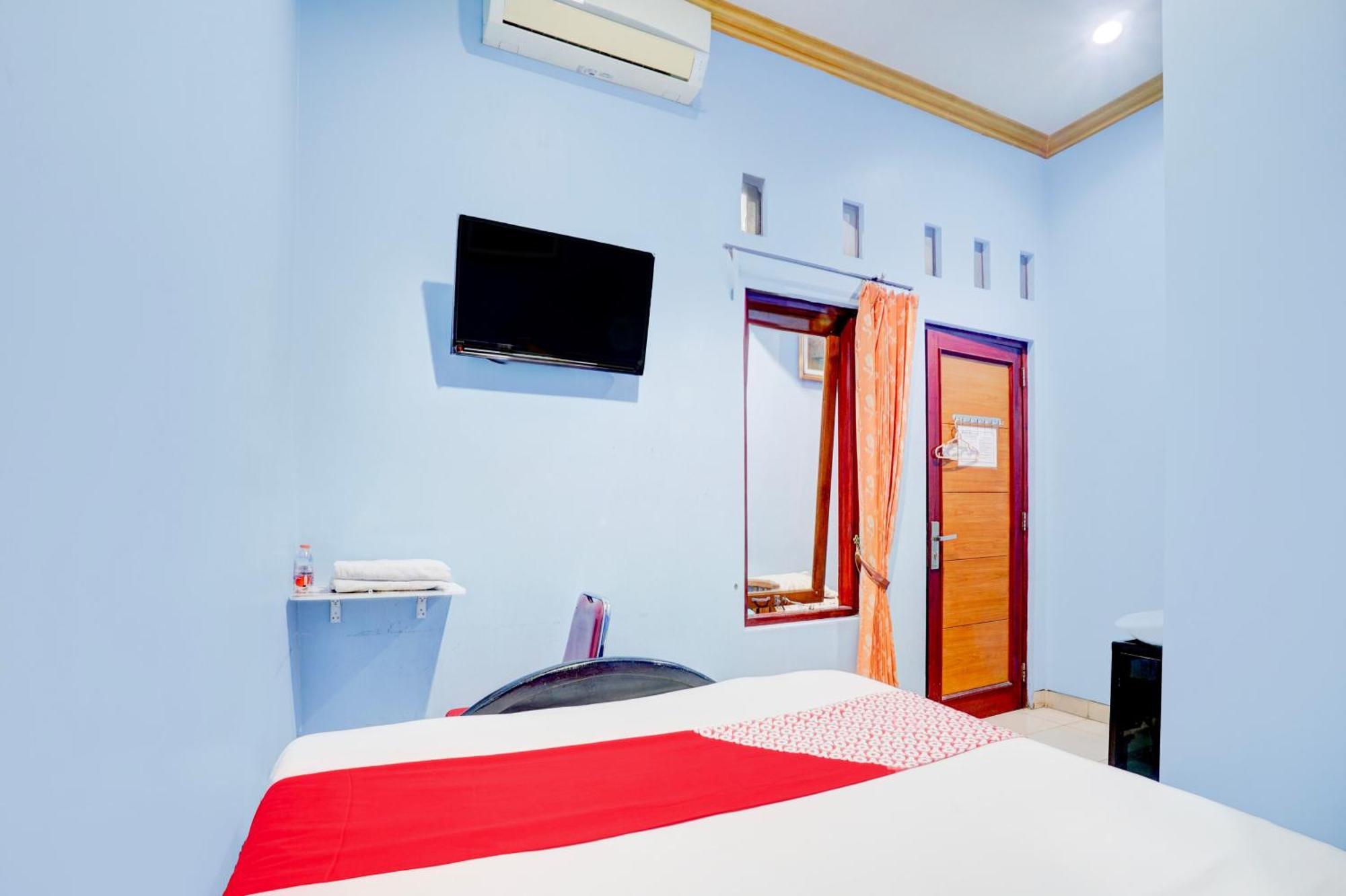 Oyo Life 93083 Nova Jaya 3 Homestay Syariah Lamongan Exterior foto