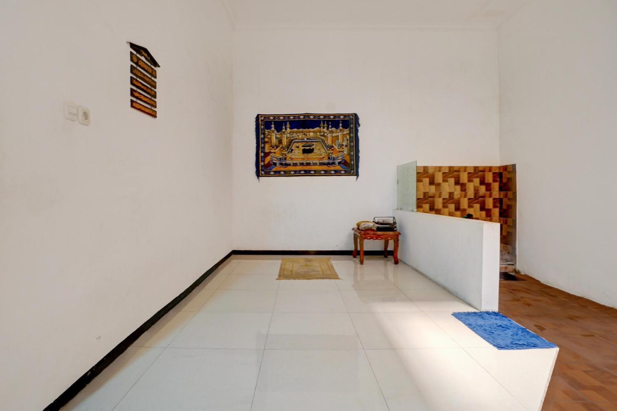 Oyo Life 93083 Nova Jaya 3 Homestay Syariah Lamongan Exterior foto